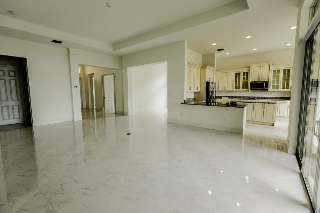 Posadzka ceramiczna czy z kamienia naturalnego?